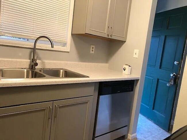 Building Photo - Updated 3 Bdr, 1 1/2 bath with garage and ...