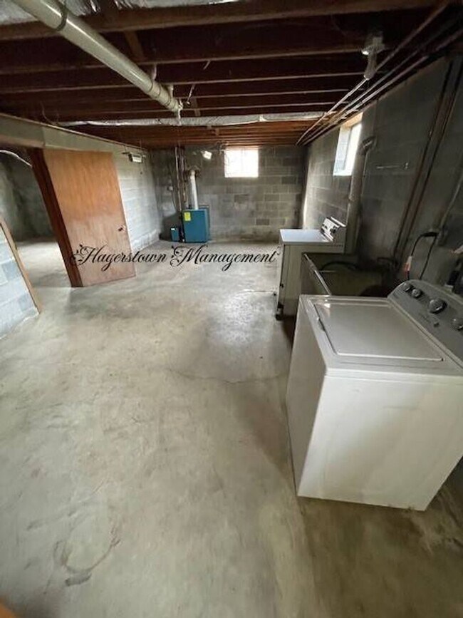 Building Photo - 3 BR Single Family Home