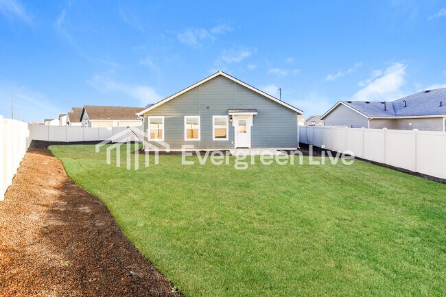 Building Photo - 335 Lightning Ave