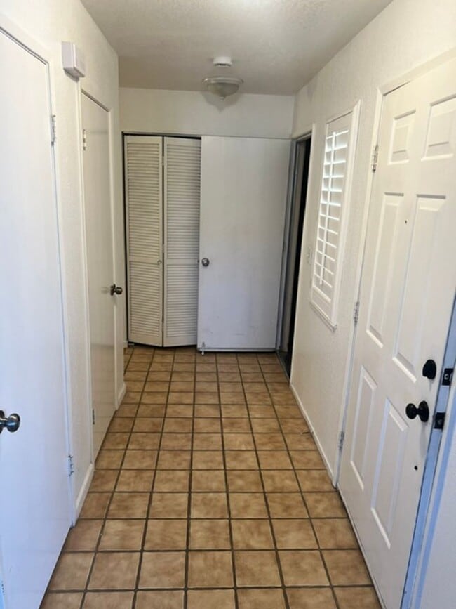Building Photo - 1316 Chukar St
