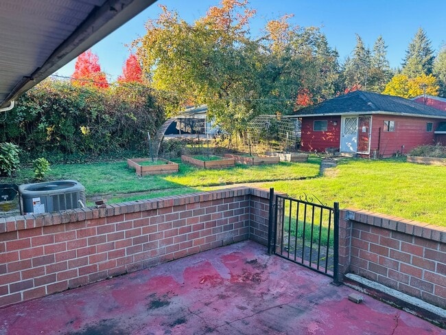 Building Photo - Vintage Remodel
