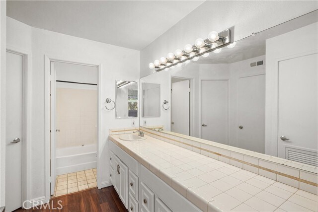Building Photo - 25712 Le Parc