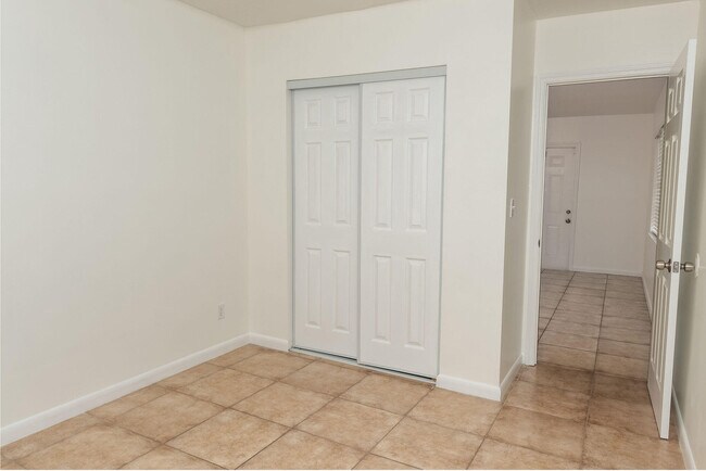 Building Photo - 1253 White Pine Dr
