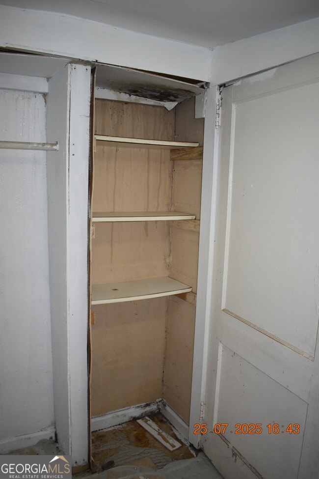 Building Photo - 1083 Nassau Pl