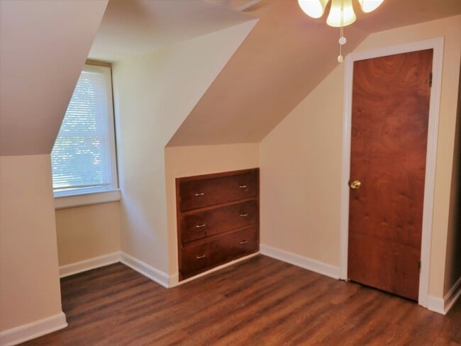 Building Photo - 623 Ratcliffe Ave