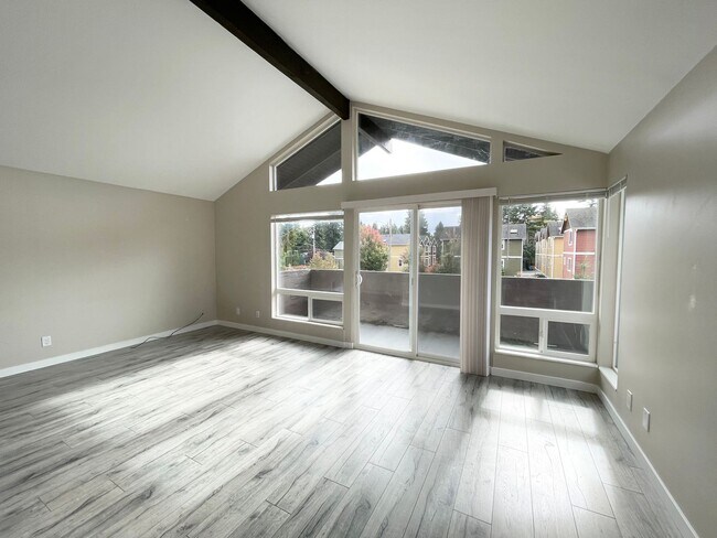Building Photo - 14320 Roosevelt Way N
