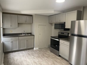 Building Photo - 430 S Queen St