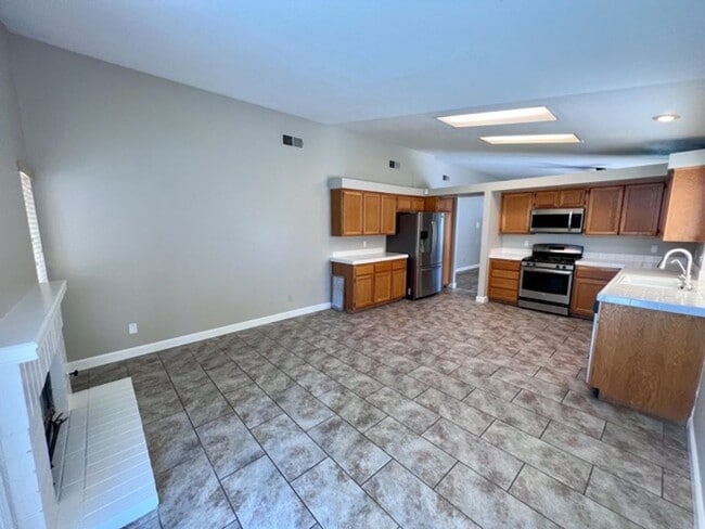 Building Photo - 3 Bedroom SINGLE STORY home located in Murrieta for LEASE!