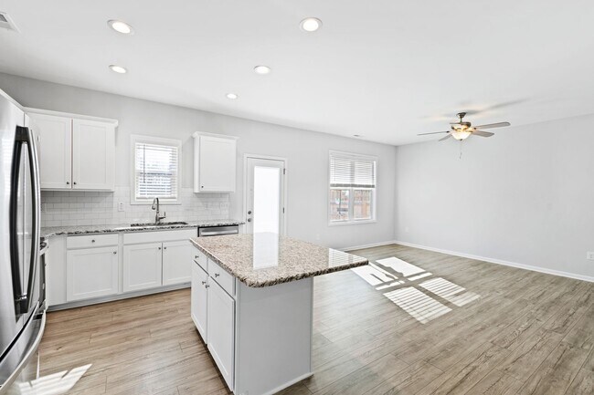 Building Photo - Like New 3 Bedroom Home Walk to DT Clayton!