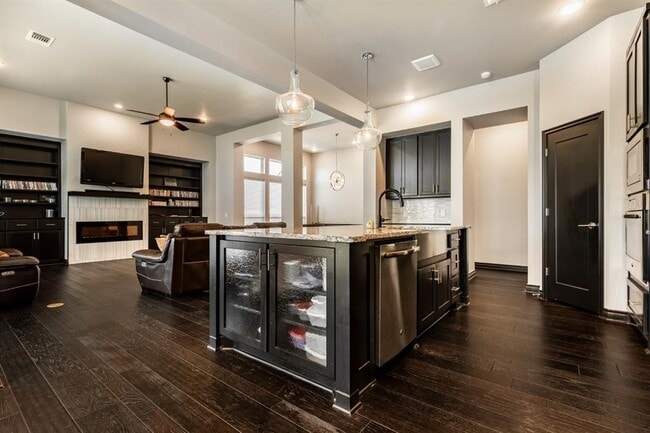 Building Photo - 210 Sonora Ln