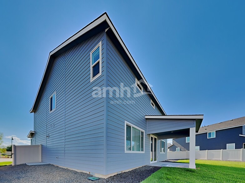 Building Photo - 1304 N Barkvine Ave