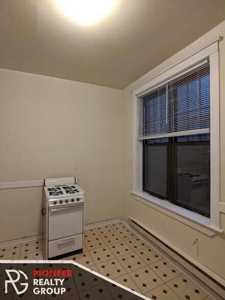 Building Photo - 717 W Barry Ave