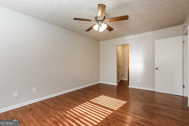Building Photo - 6097 Twin Creeks Ct