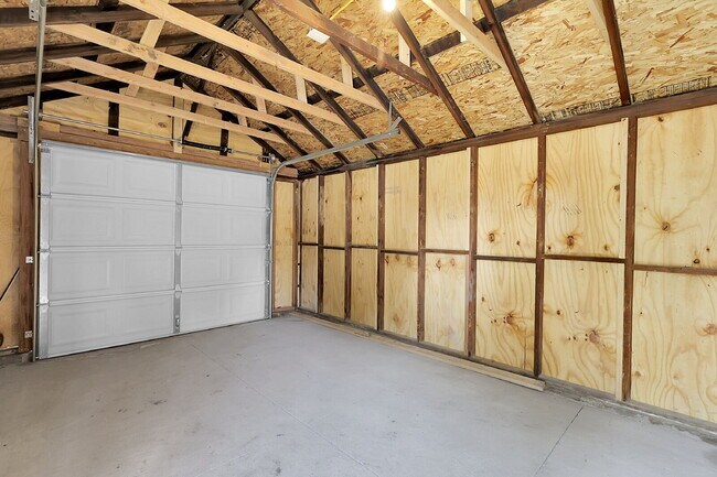 Building Photo - $2,295 - 2 Bed, 1 Bath Newly Renovated Hom...