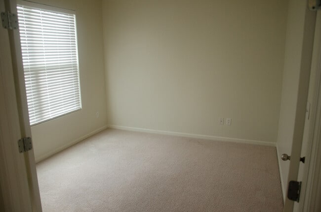 Building Photo - 2204 Shadow Creek Blvd