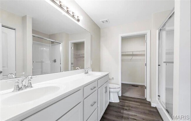 Building Photo - 4602 Siesta Dr