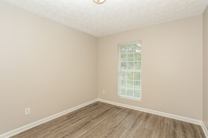 Building Photo - 5621 Union Pointe Dr