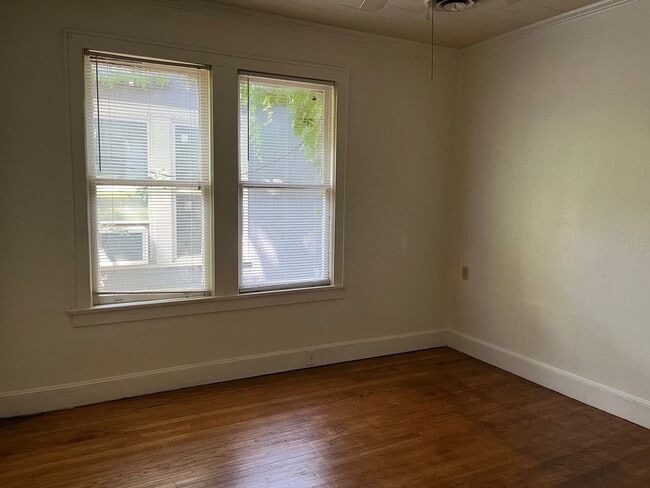 Building Photo - Broadmoor 2BR/2BA Duplex