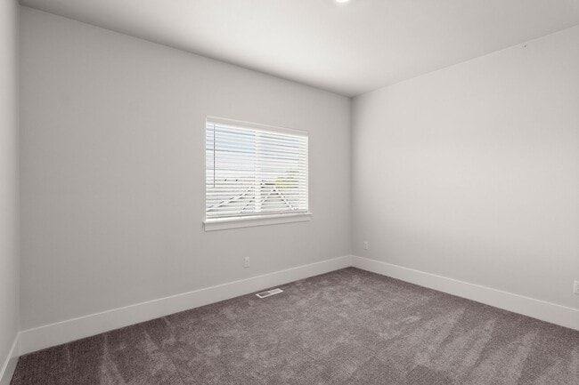 Building Photo - 13737 SW 165th Ave