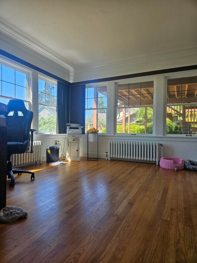 Building Photo - 5bd 5ba Stunning Home