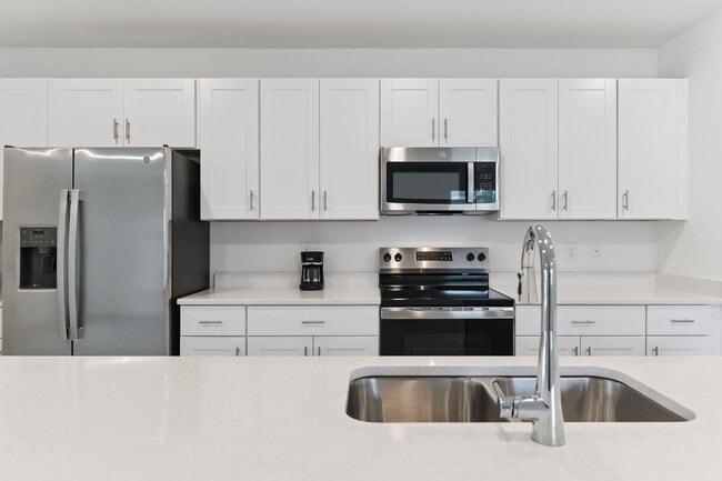 Building Photo - Spacious 4 Bedroom Retreat with 3 Full Baths in Charming Edgewater, FL!