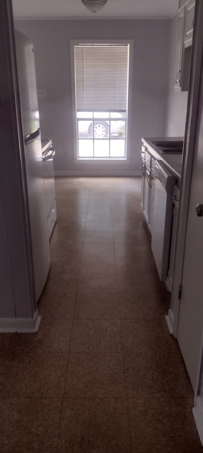 Building Photo - 141 Clinton Ct