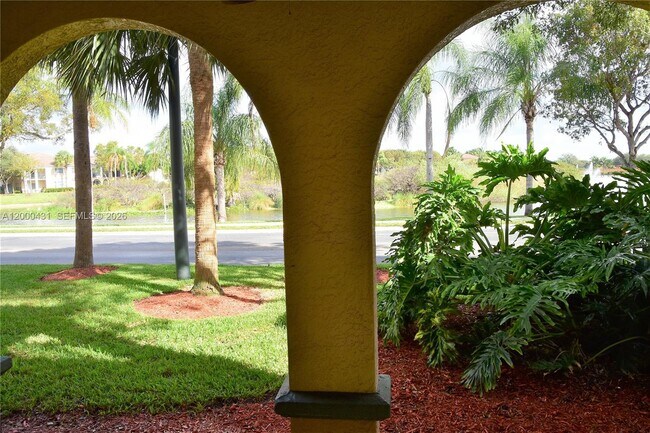 Building Photo - 2493 Centergate Dr