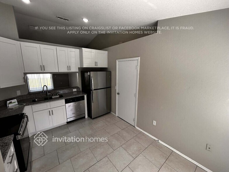 Building Photo - 8425 Split Creek Cir