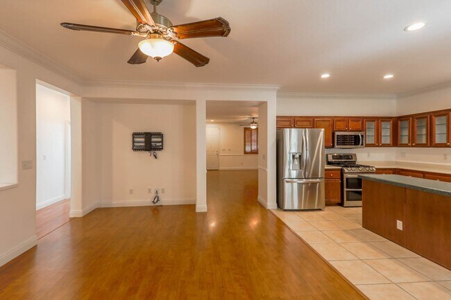 Building Photo - 3 Bedroom Summerlin South Beauty
