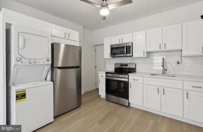 Building Photo - 5554 Lansdowne Ave