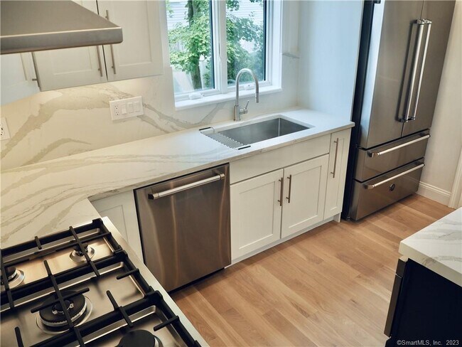 Building Photo - 70 Seminary St