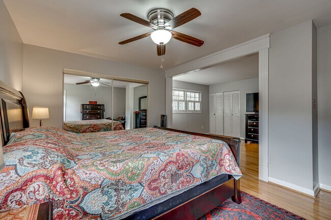 Building Photo - Charming 4 Bed SFH in Alexandria!