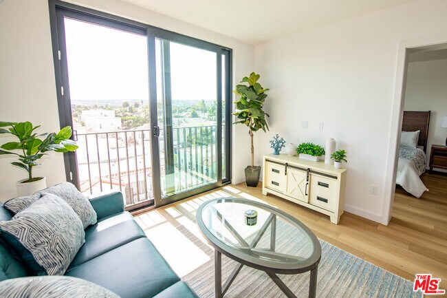 Building Photo - 2853 West Blvd