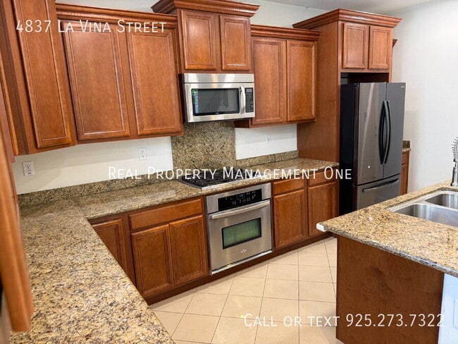 Building Photo - 4837 La Vina St