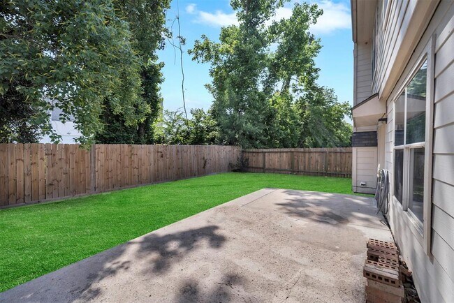 Building Photo - 22250 Queenbury Hills Dr