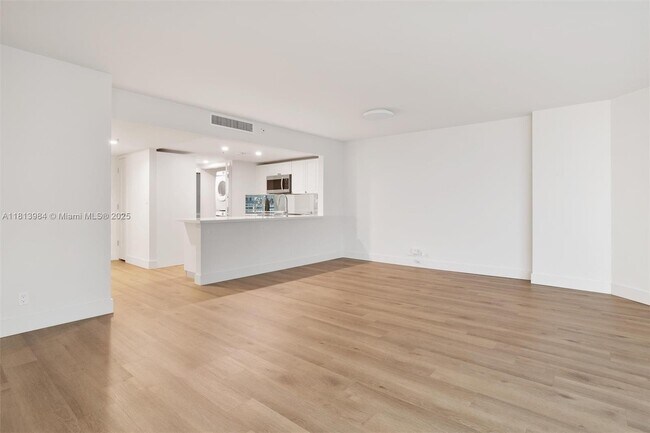 Building Photo - 555 NE 34th St