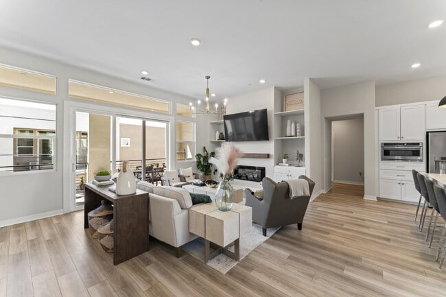 Building Photo - "Spacious 3-Bedroom Townhouse Retreat in P...