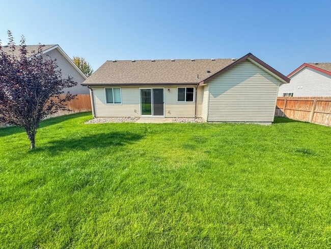 Building Photo - Amazing single level Rancher in Post Falls