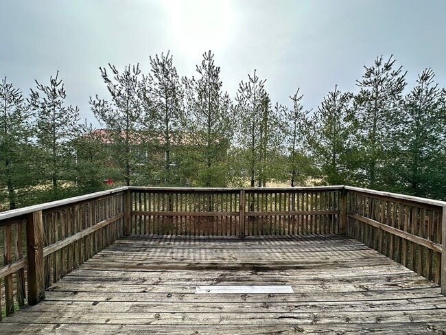 Building Photo - 2-Bed 1.5-Bath Townhome