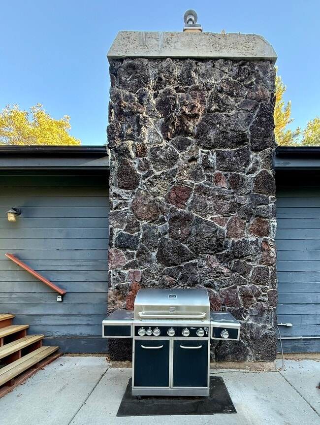 Building Photo - 1989 N 3775 E