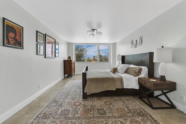 Building Photo - 3180 S Ocean Dr