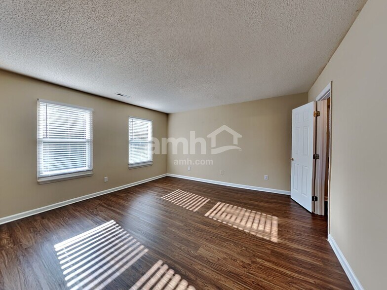 Building Photo - 5509 Cumberland Plain Dr