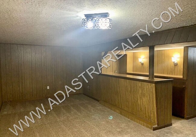 Building Photo - Beautiful Newly Remodeled Raytown Home-Coming SOON!!