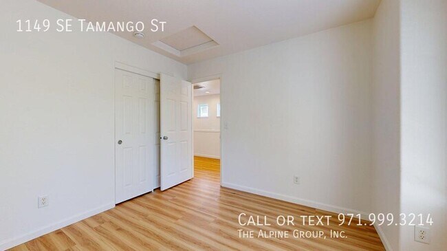 Building Photo - 1149 SE Tamango St