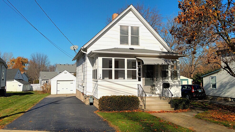 Front of House - 1224 Dean St