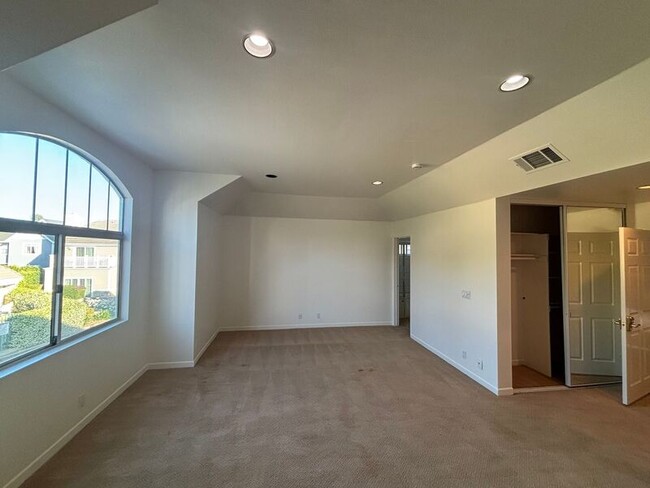 Building Photo - 525 Orange Grove Pl