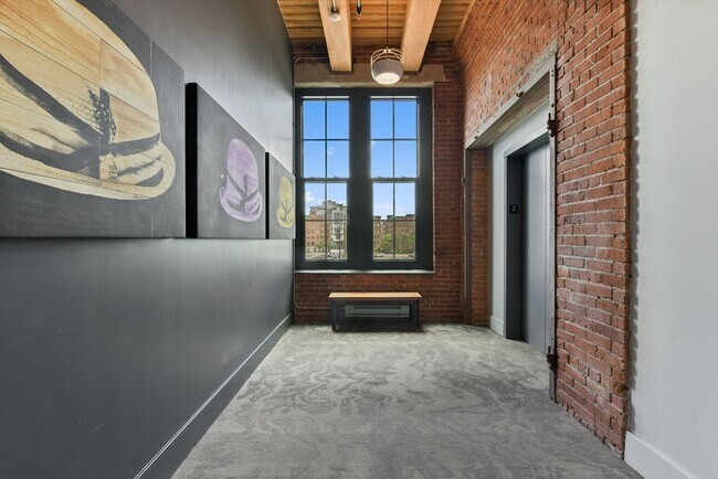 Building Photo - 319 A St