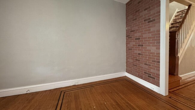 Building Photo - Classic 2-BR Rowhouse with Exposed Brick in Hunting Park
