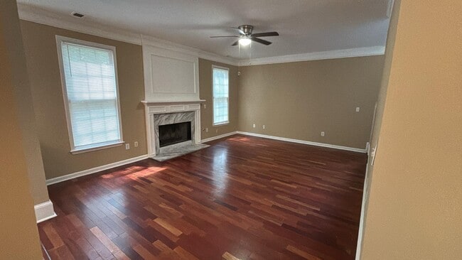 Building Photo - 1745 Collines Ave