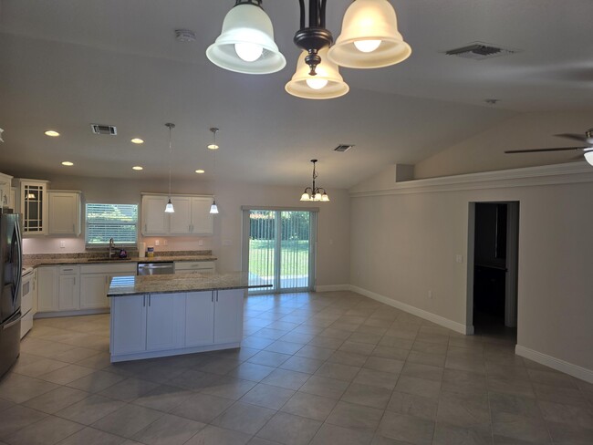 Building Photo - 5996 NW Baynard Dr